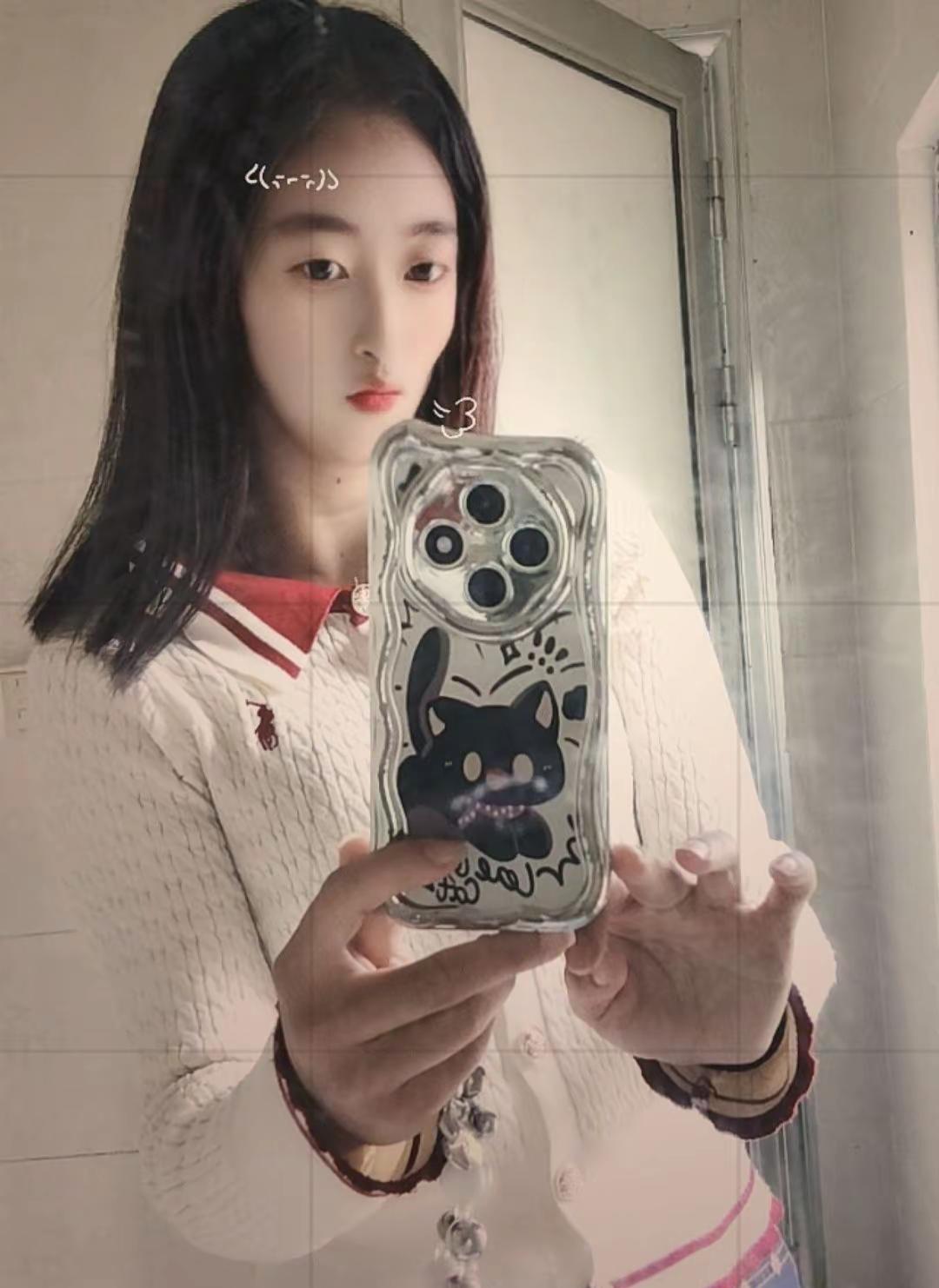 我不愿意以爱之名绑架任何人 我想要的是 你愿意 我值得 然后年复一年 我只想和你