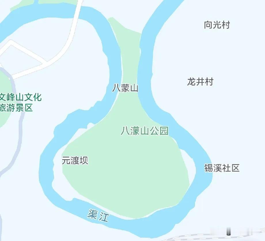 这个八濛山公园，形状几乎就是一个醒酒器。八濛山属于渠县，是县城的后花园。
渠县之