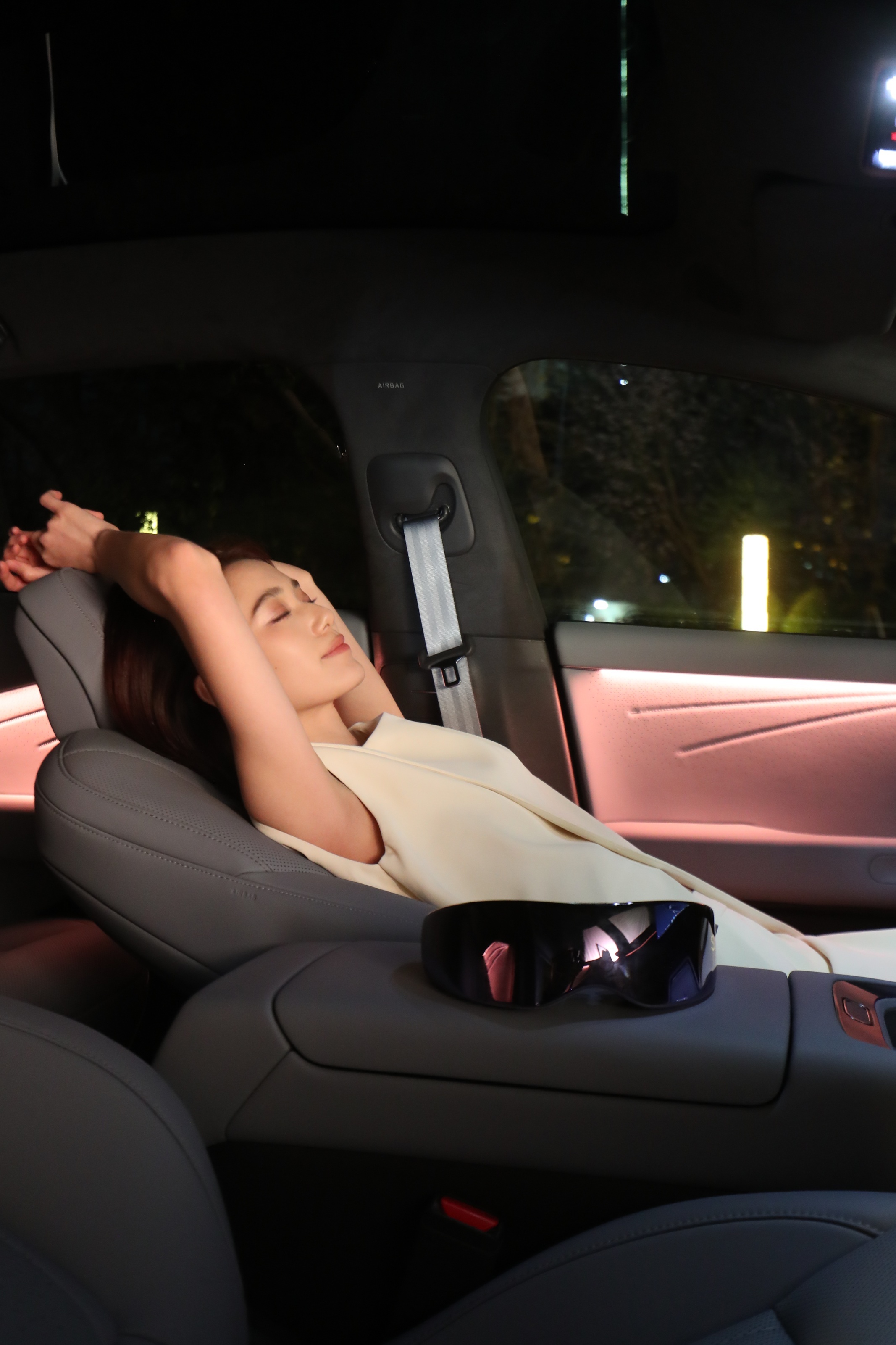 救命，现在的跨界联名真的太懂打工人了！刚刷到 SKG 和 小鹏汽车的这个睡眠日活