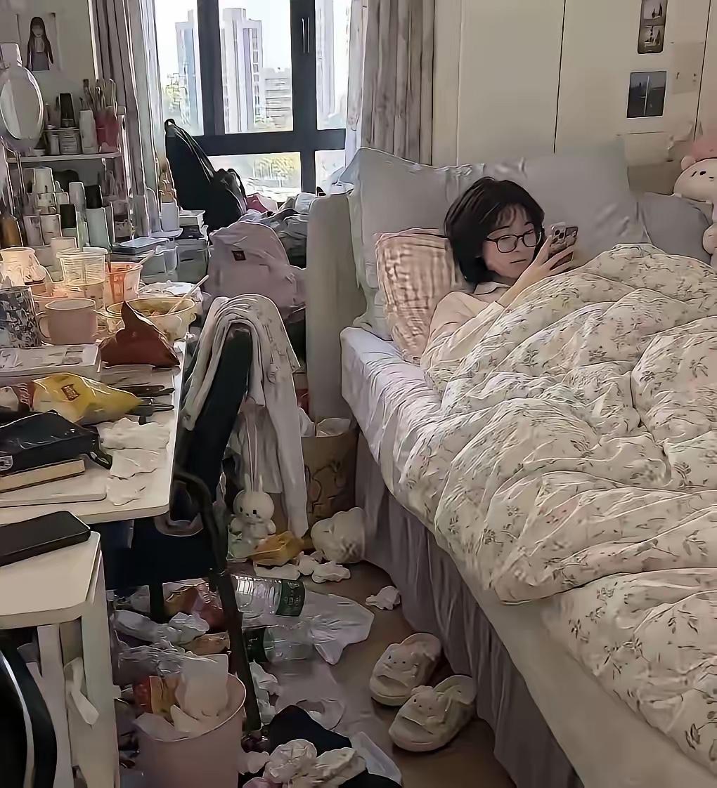 研究生躺平了？唉！不知道怎么去说了，邻居家的女儿，研究生毕业了，夫妻俩高兴的不得