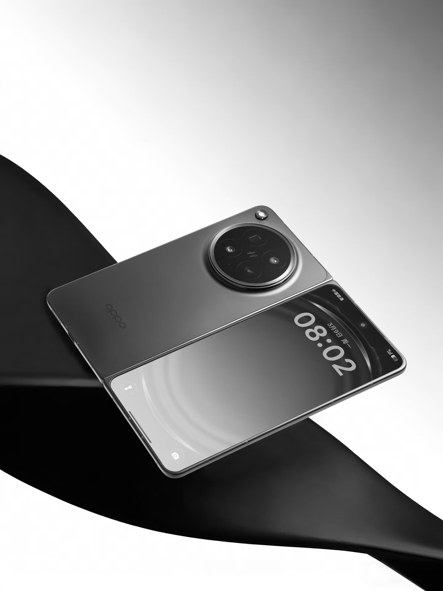 iPhoneFold再曝渲染图可能是看不惯，我觉得阔折叠不太好看，国内两个大厂的