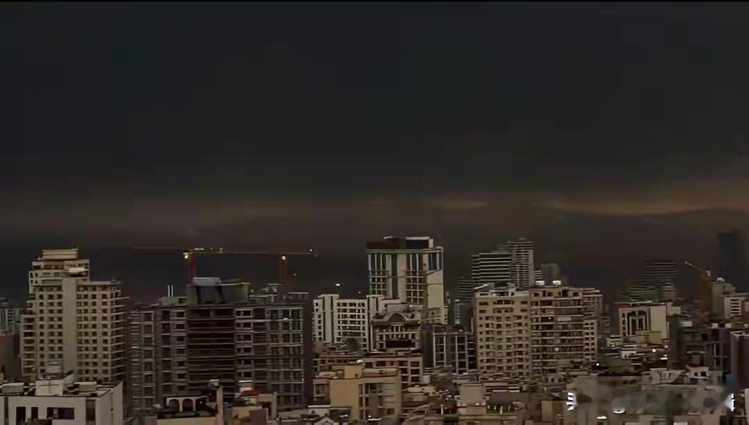 突发炸锅！伊朗大规模突袭美军，美议员怒批：政府失控了！
 
紧急突发！当地时间3