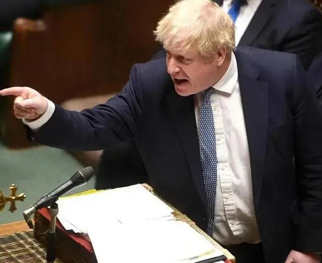 英美政客荒唐言论走红，国人淡定态度，才是大国真正的底气。

美国轰轰烈烈过完25