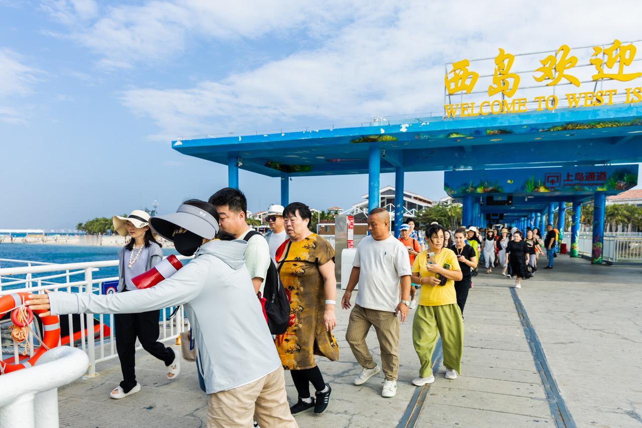 带七十岁父母来西岛，出发前最担心的就是人多折腾。结果证明我想多了。刚到码头，工作