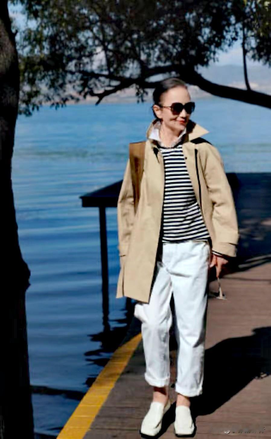 美搭社:风衣+阔腿裤