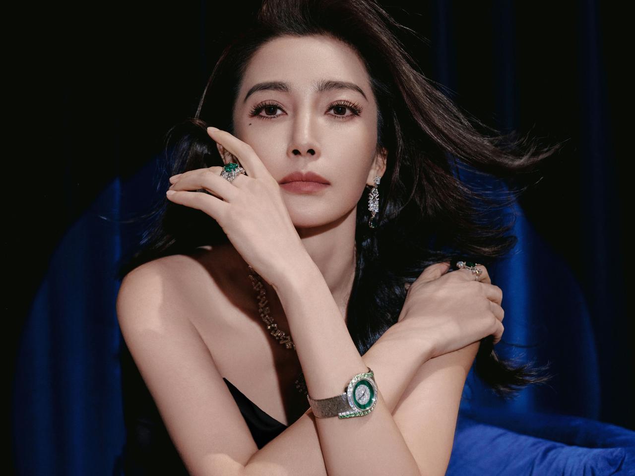 李冰冰——举手投足间，静映奢雅，如碧漪漾开层层溢彩，皆在此中沉淀。