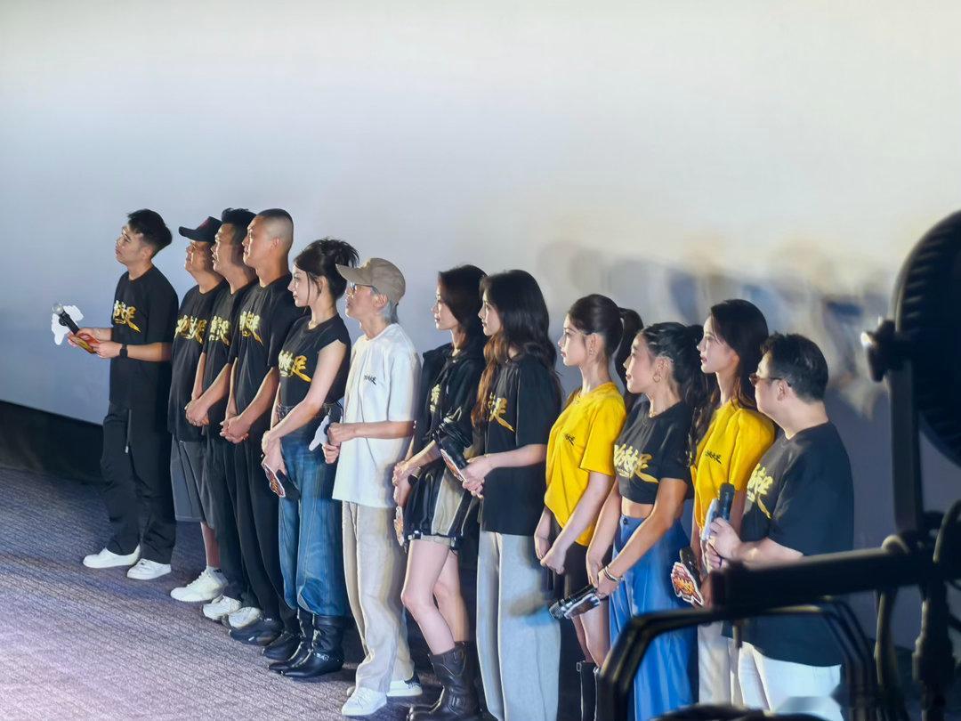 功夫女足路演 今天天津路演现场真的太暖了！星爷满是真诚地感谢观众支持，张小斐也走