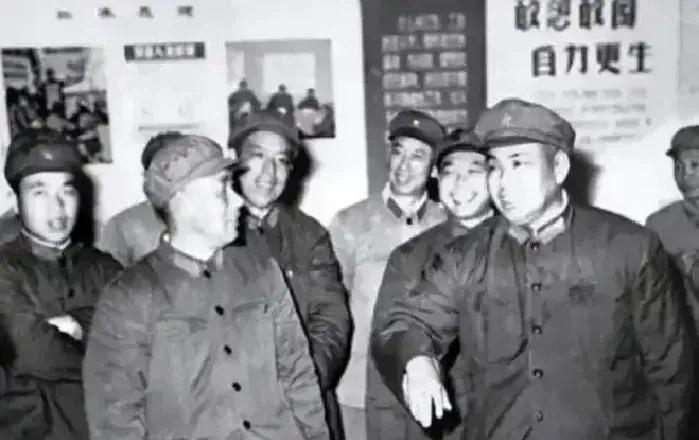 1955年4月，前上海市公安局局长扬帆被正式逮捕，消息传到南京军区，许世友抬手拍