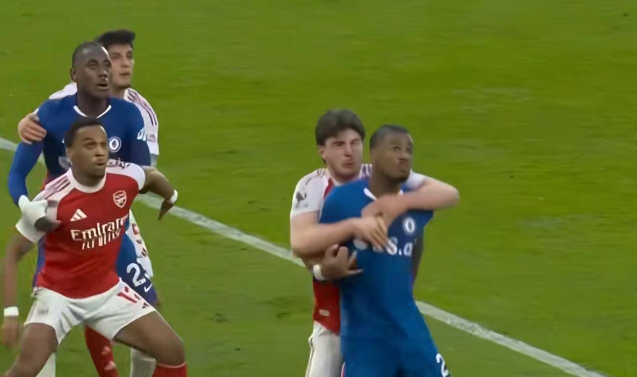 肮脏的阿森纳！拿了冠军也是含金量最低的！简直丢尽了技术流阿森纳的脸。温格估计都感