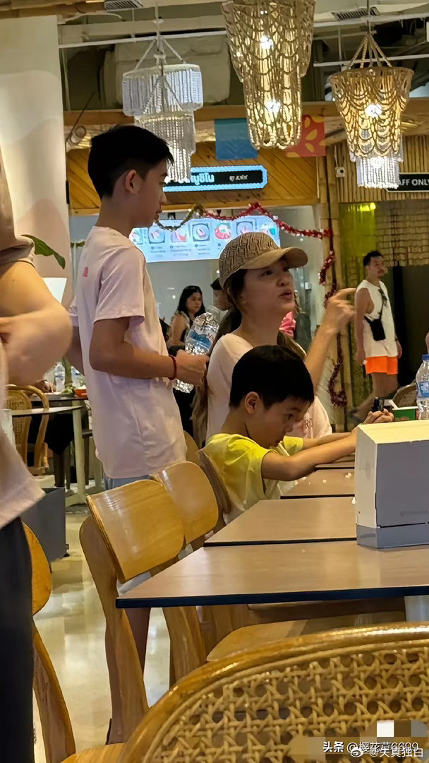 应采儿素颜也显老啊！ 
