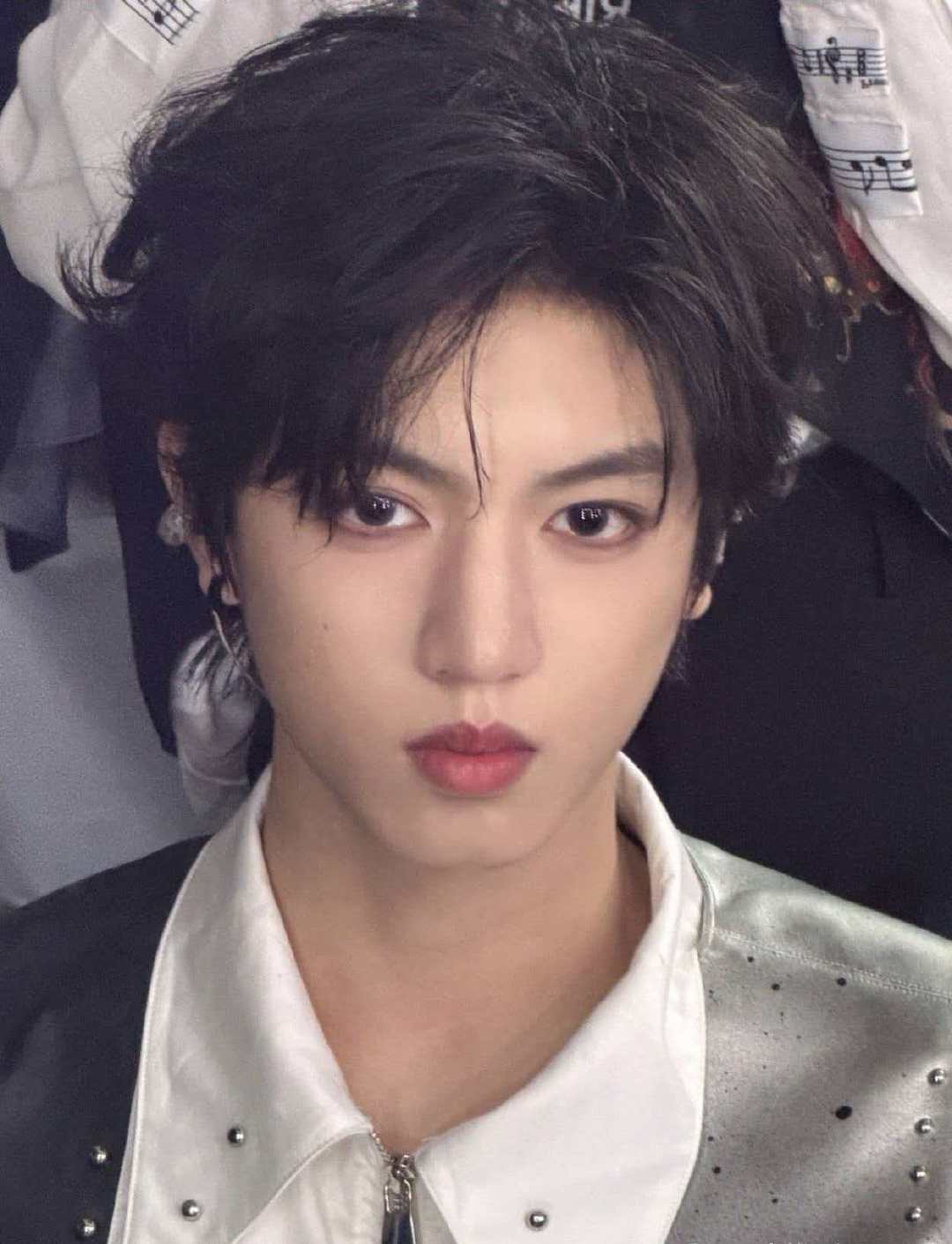 张桂源露腹肌 谁还没有看过张桂源的腹肌，此男简直就是女娲的炫技之作呀