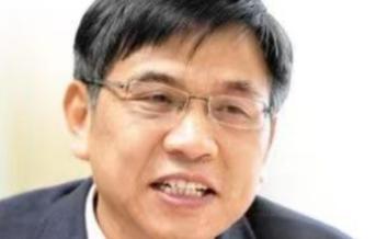 中南大学的教授张功耀发起万人签名，要求取消中医药，这是一个中国人，一个高级知识分
