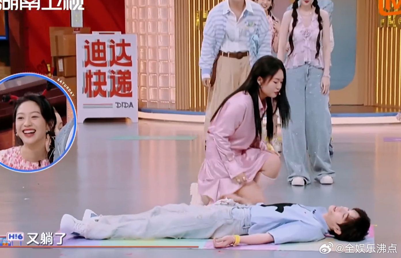 丁程鑫李雪琴组词出现人传人现象丁程鑫李雪琴组词的人传人现象笑到我缺氧！本来拼字母