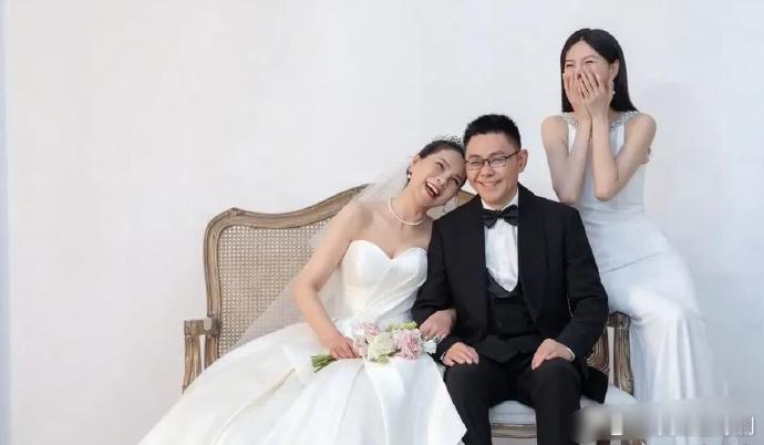 沈梦辰是否整容过，只需看看她的妈妈就能揭晓答案啦！几乎长得一样 