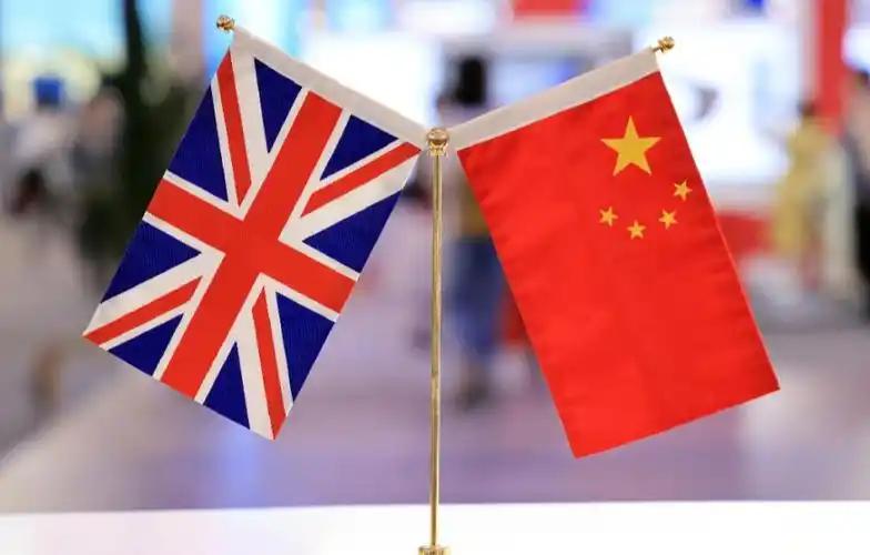 很多中国人过去至少认为欧洲老牌国家是很讲契约精神的，但是我们的这一印象正在被无情