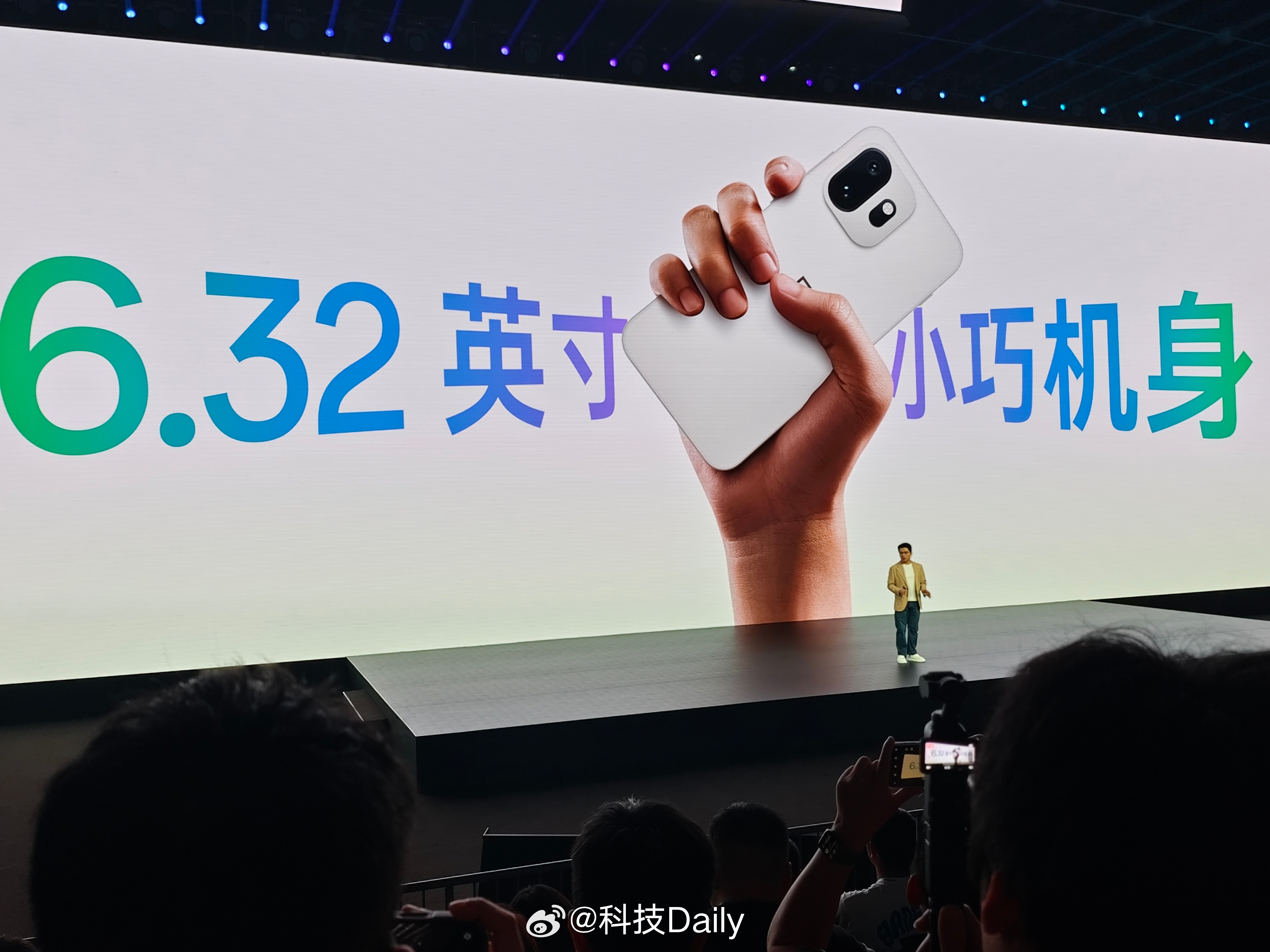 又小又强又美又全面的一加15T来了！专为小屏党打造，快来一同见证新一代小屏大魔王