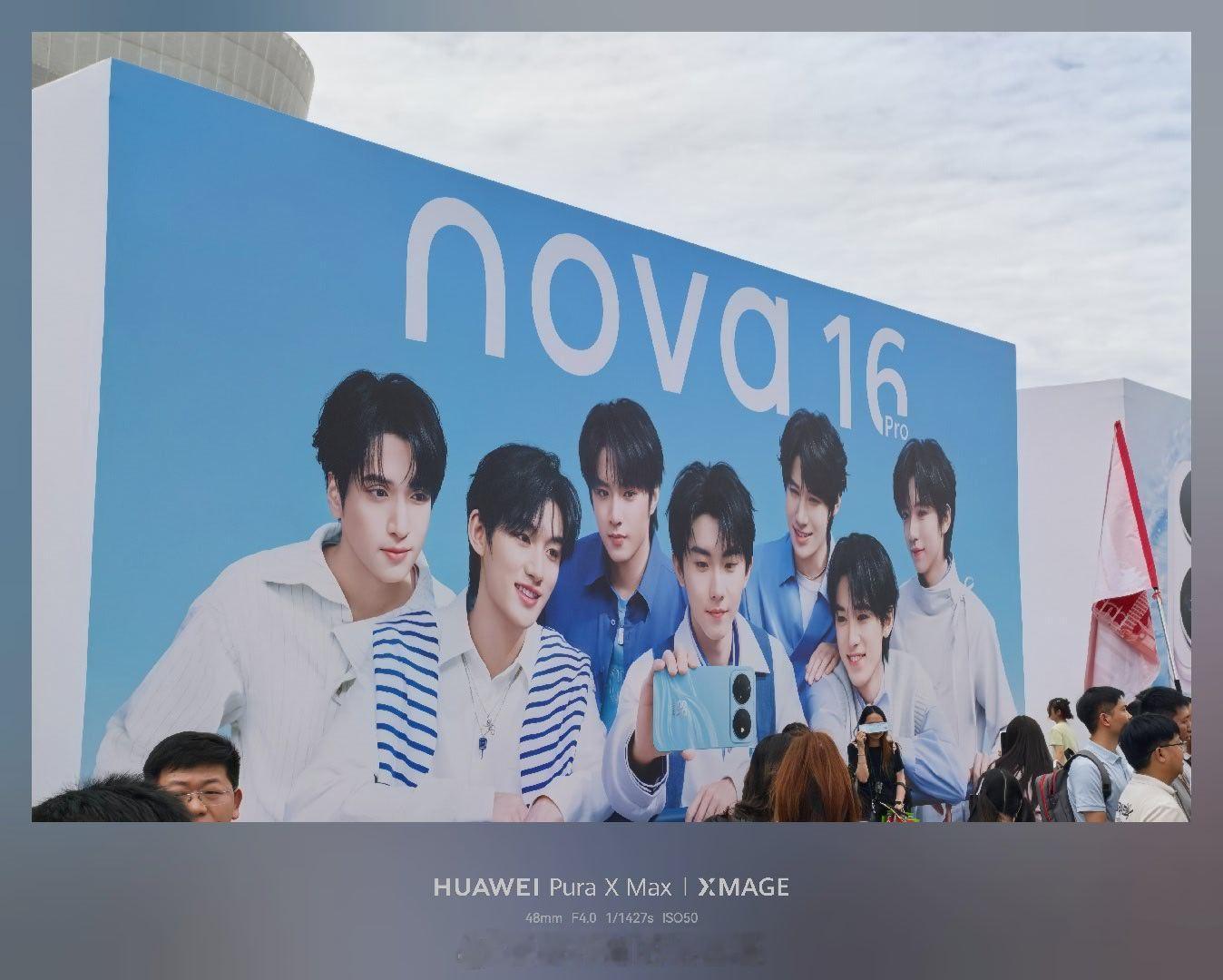这个时代少年团粉丝不少呀，发布会进场都要半天，门口黄牛收门票1500。这个时代少