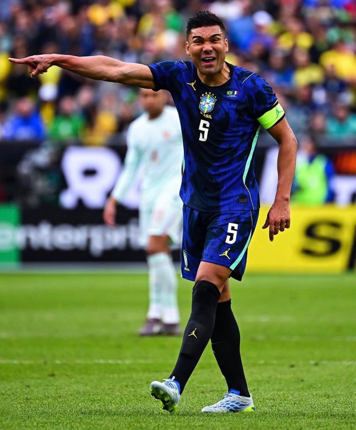 巴西2-1法国：库尼亚出场71分钟，卡塞米罗出场84分钟。曼联