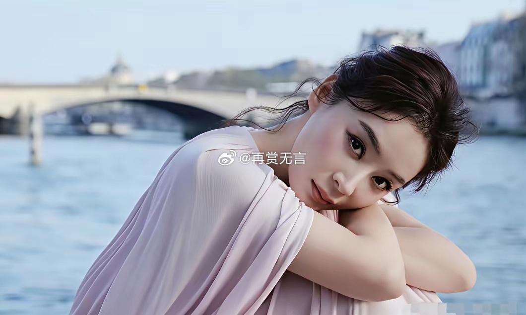 如果于正让她来演小龙女，85花顶流肯定有她的位置。 