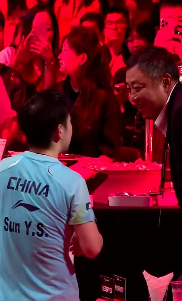 新加坡大满贯决赛第五局，10：7，三个赛点。王曼昱只需要再拿下一分，孙颖莎这个世