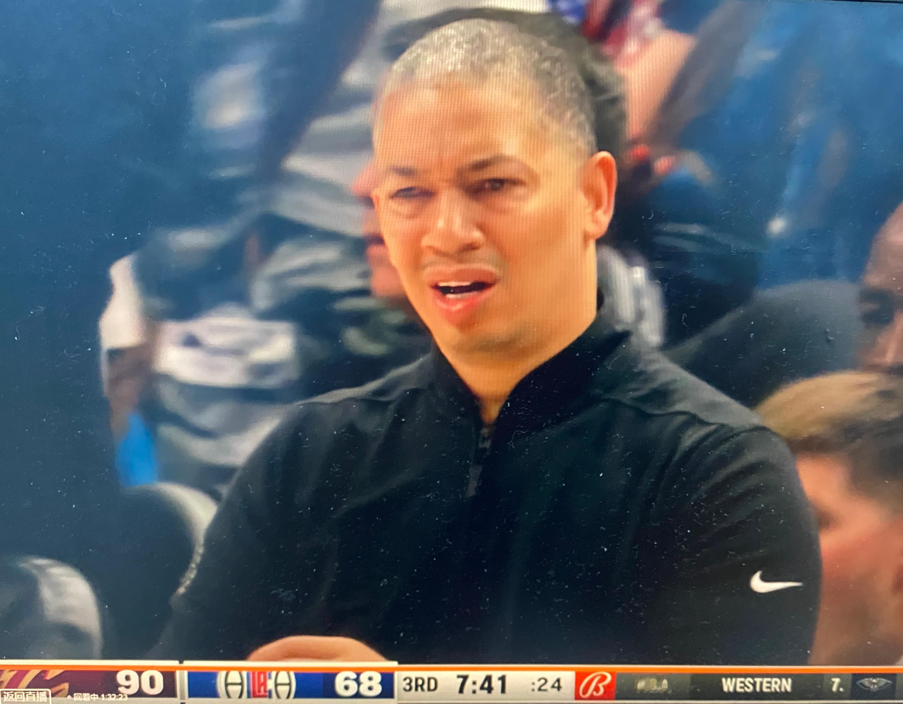 落后26分！场边的泰伦卢心态也崩了。#快船vs骑士# ​​​