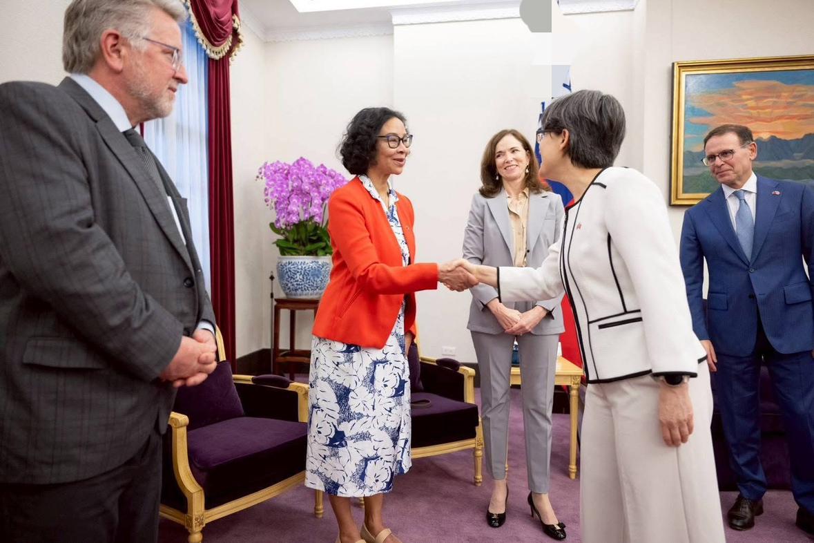 国民党主席郑丽文正在访陆，萧美琴今（9日）也在和窜访台湾的加拿大参议员见面，她还