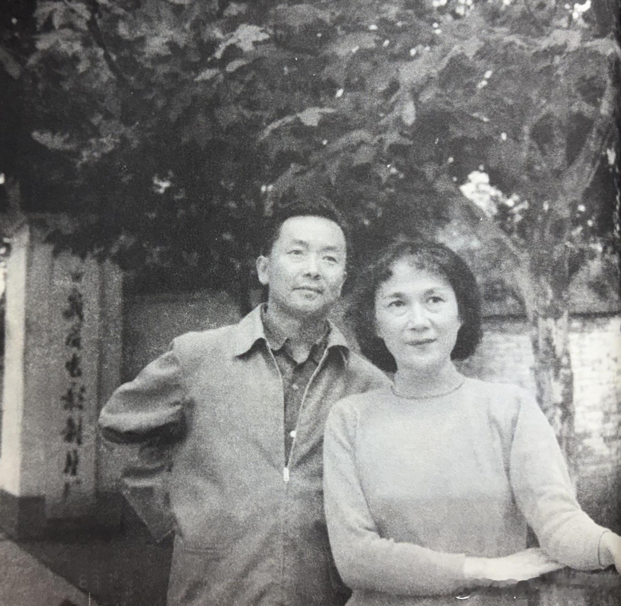 80年代金迪与丈夫崔屹峰在峨眉电影厂工作期间历史影像 ​​​