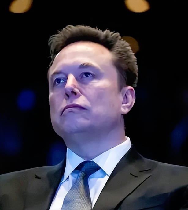 最近欧盟抬手就给马斯克开了1.2亿欧元天价罚单，可把马斯克惹毛了，竟直接叫板“废