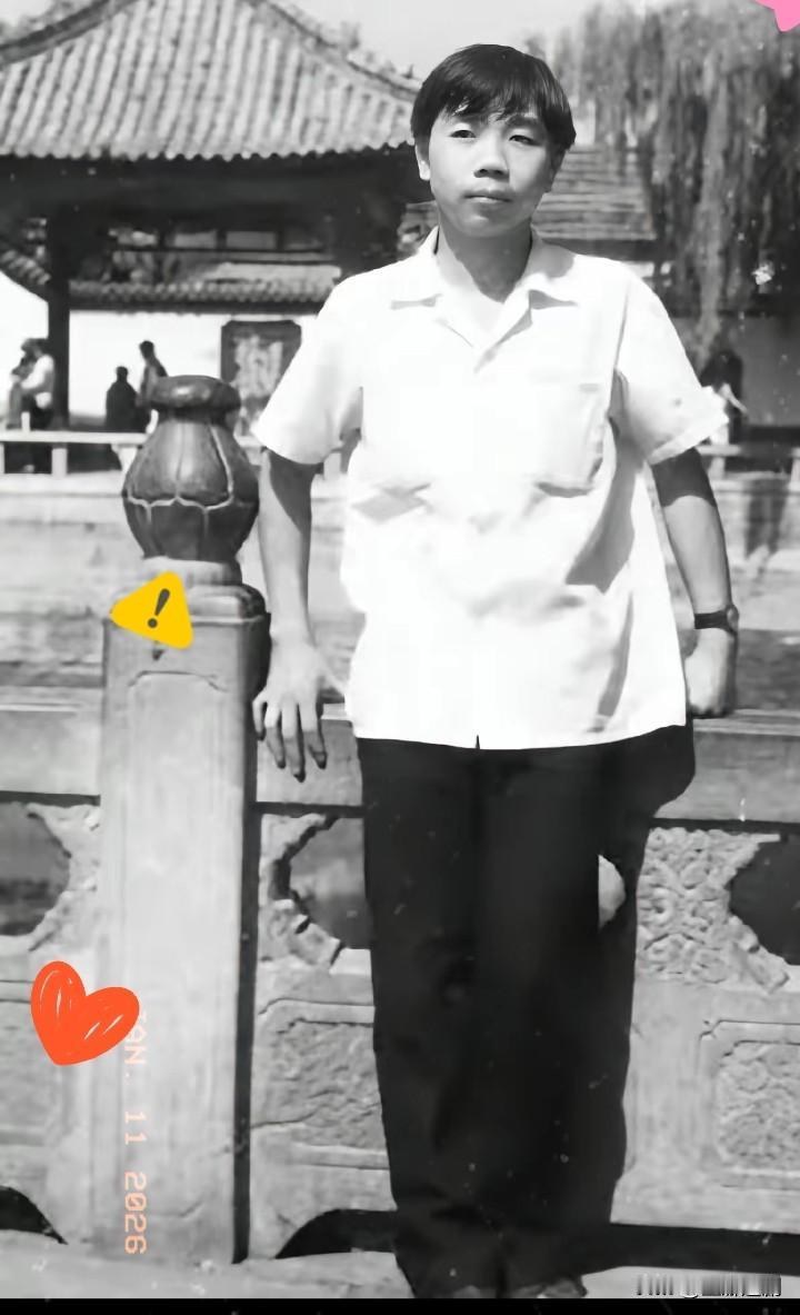 石平这操作，真是把“数典忘祖”刻进了骨子里！
 
身为成都出身的中国人，却站在靖