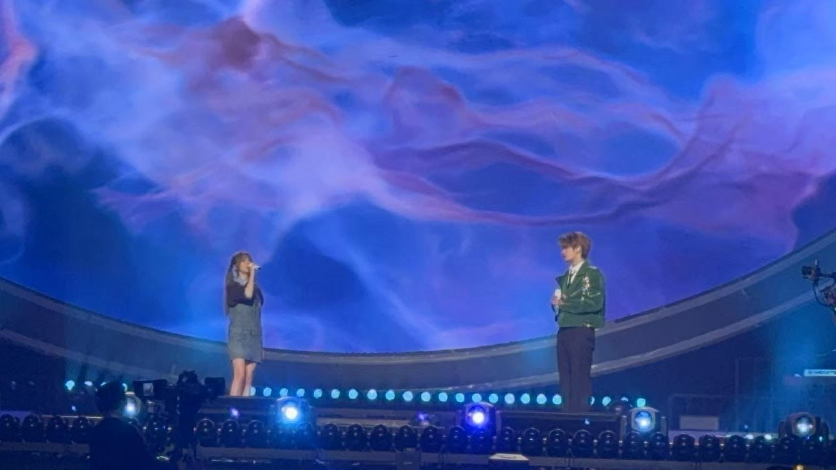张远王心凌演唱会合唱凝眸张远王心凌合唱永夜星河插曲王心凌&张远《凝眸》现场合唱太