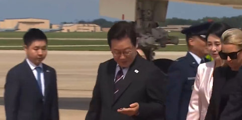 【对中美同步发起攻势，李在明“平衡外交”能走多远？】#李在明试图在中美间寻求外交