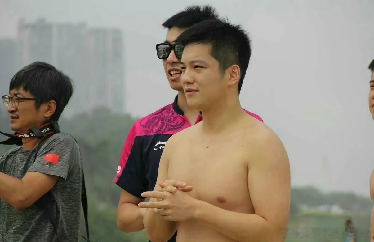 白胖白胖的樊振东 