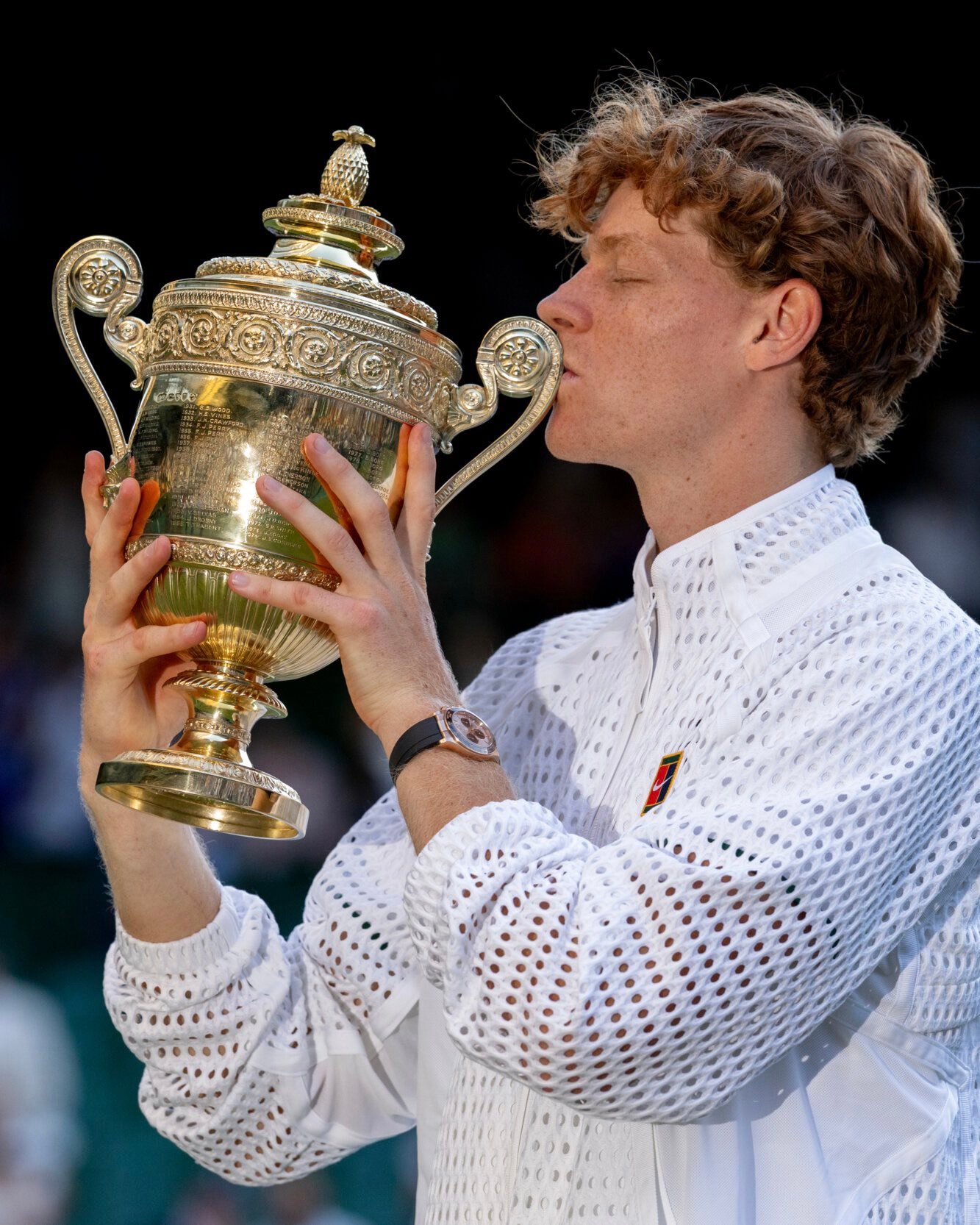 【祝贺🎉】 🎾 辛纳🇮🇹￼击败兹维列夫￼，成功卫冕温网男单冠军，同时他也