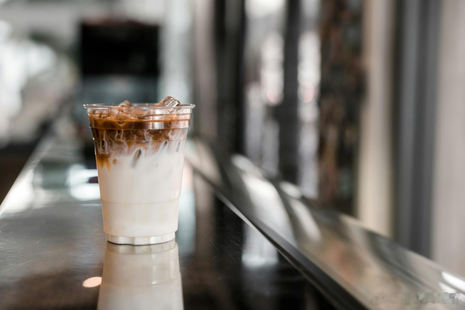 千问30亿免单引爆春节AI大战，为啥选奶茶免单切入？春节AI大战杀疯了！2月6日