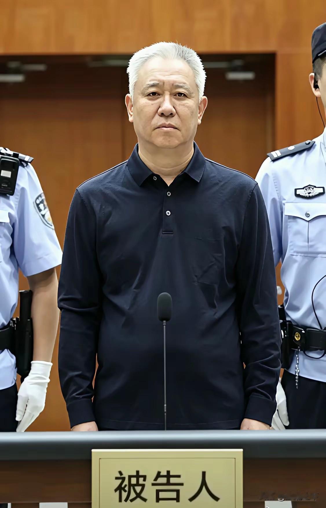 许家印估计恼啊[捂脸]，明明只是喝了一口汤，却要结一桌子“菜”的账！不过也算风光