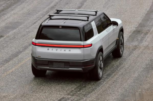 Rivian 新车交付一周就裁员数百人，全力降本增效美国电动车企 Rivian 