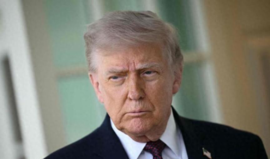 白宫刚刚颁布号称“史上最严”的封锁令，不到24小时就被一艘中资油轮捅了个对穿。原