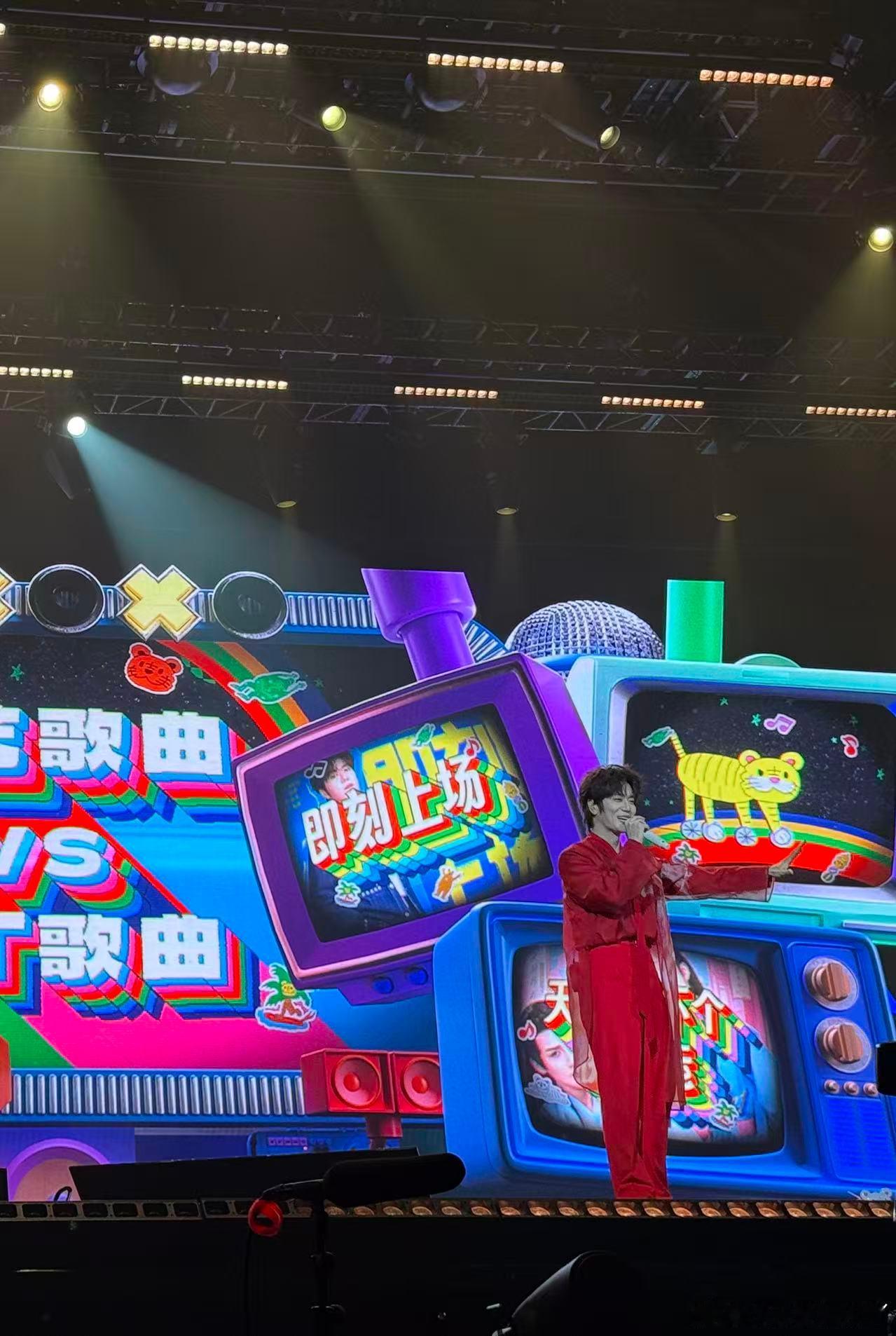 陆虎演唱会宣传即刻上场狙击蝴蝶 哇，陆虎演唱会现场简直嗨翻了！陈妍希、刘海宽、黄