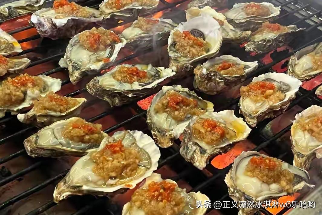 湛江的美食简直是一场纸上与舌尖的奇幻之旅！在湛江，轻触卡片，美食就“破次元”来到