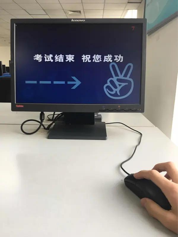 考驾照科目一刷题时间因人而异。有短期突击型选手，像我朋友小李，花四天，每天刷五六