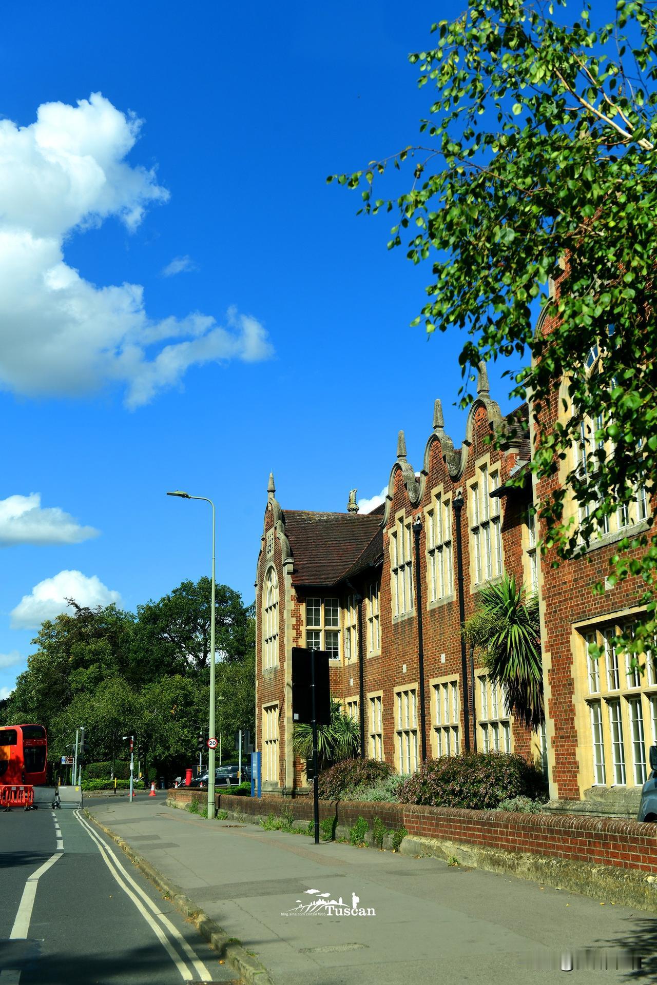 去伦敦的路上，先到利物浦把阿Faye接上，加上提前一天从切斯特赶来的蒋姐、多多母
