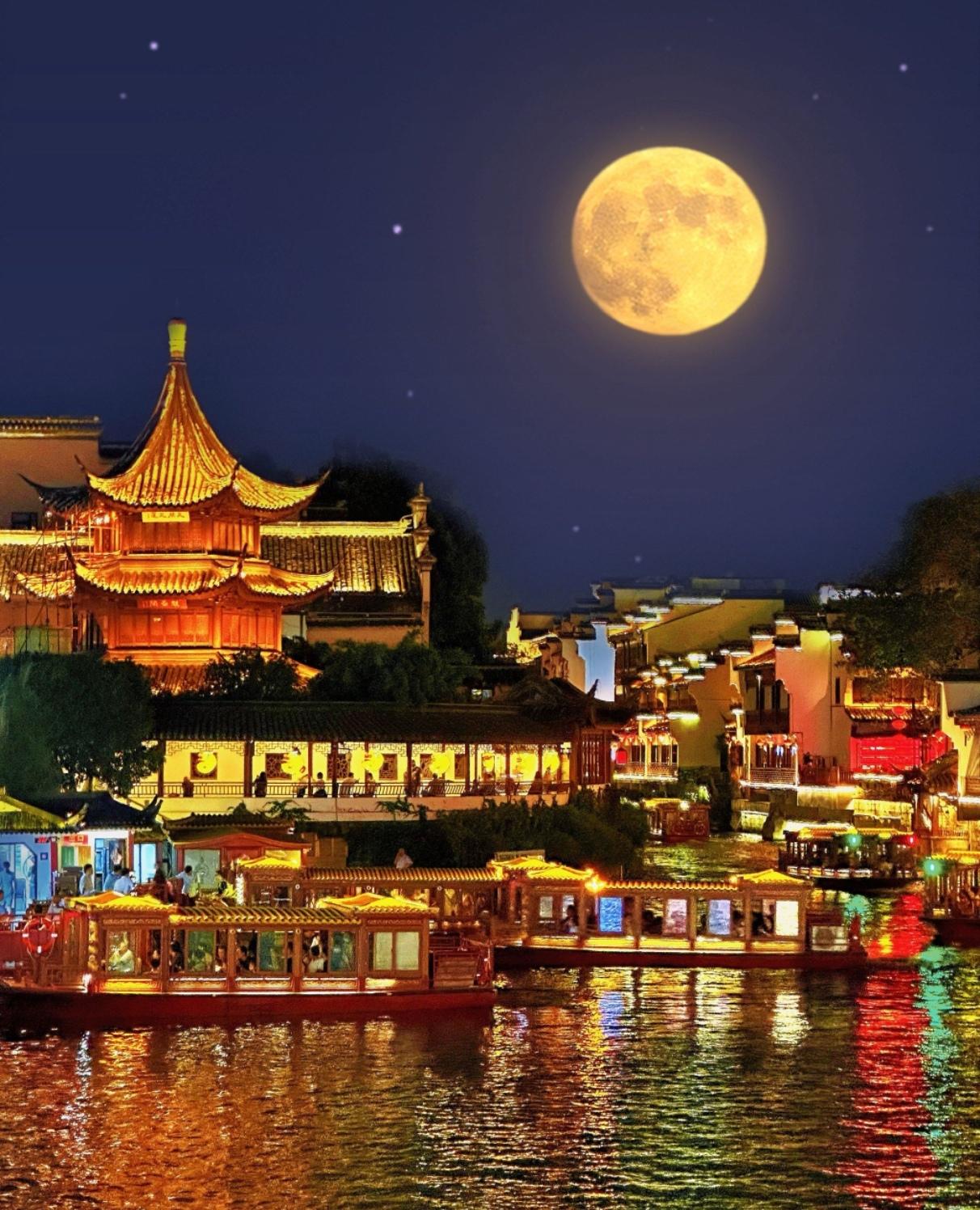 此地将江南水乡气韵与千年儒学风骨浑然相融，白墙黛瓦错落排布，飞檐古亭浸染岁月。以