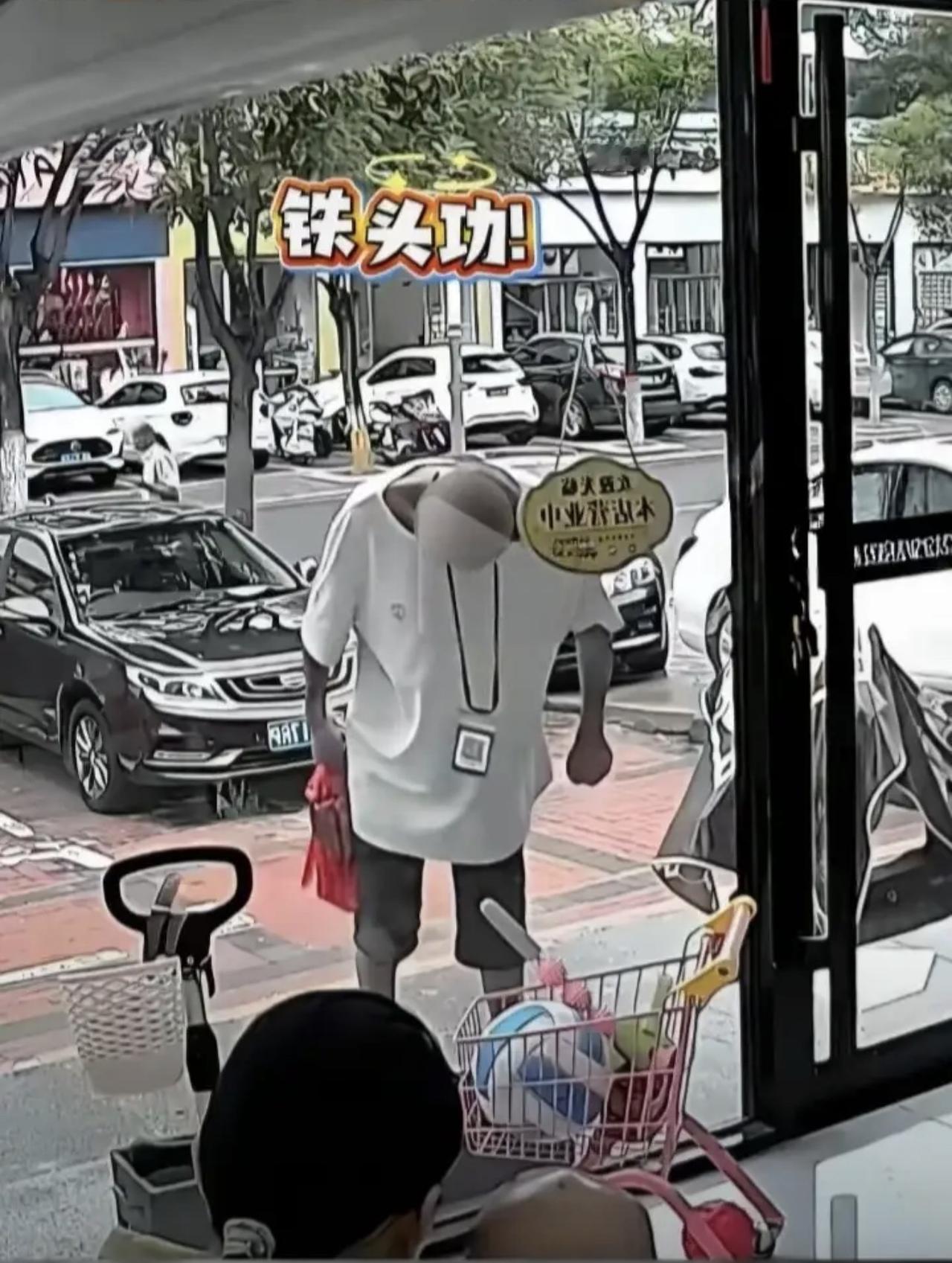 廊坊大爷用头猛撞店铺玻璃门，这件事的法律定论终于来了，律师的解读给一众开店老板吃