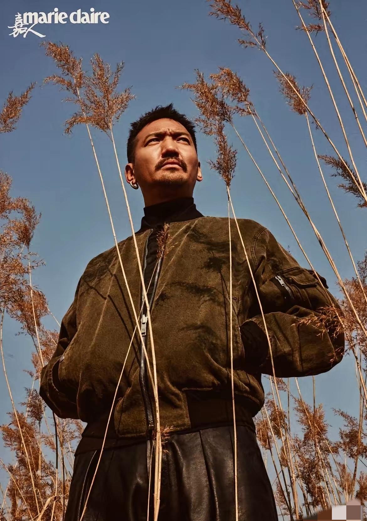 “粗犷=油腻”的滤镜，被两个藏族男人一拳打碎。
《生命树》里，扎错顶着高原红、操