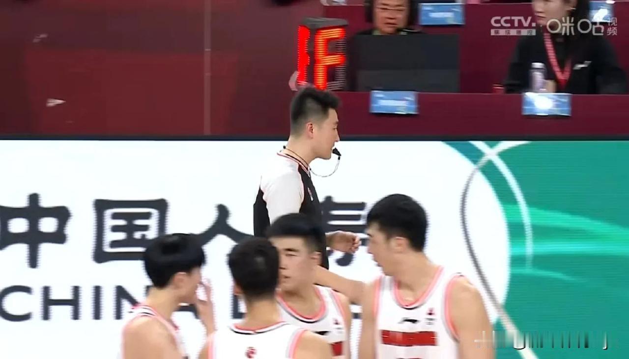 随着广东男篮108：119不敌山西男篮，本场比赛暴露出3个可笑的事实。

1. 