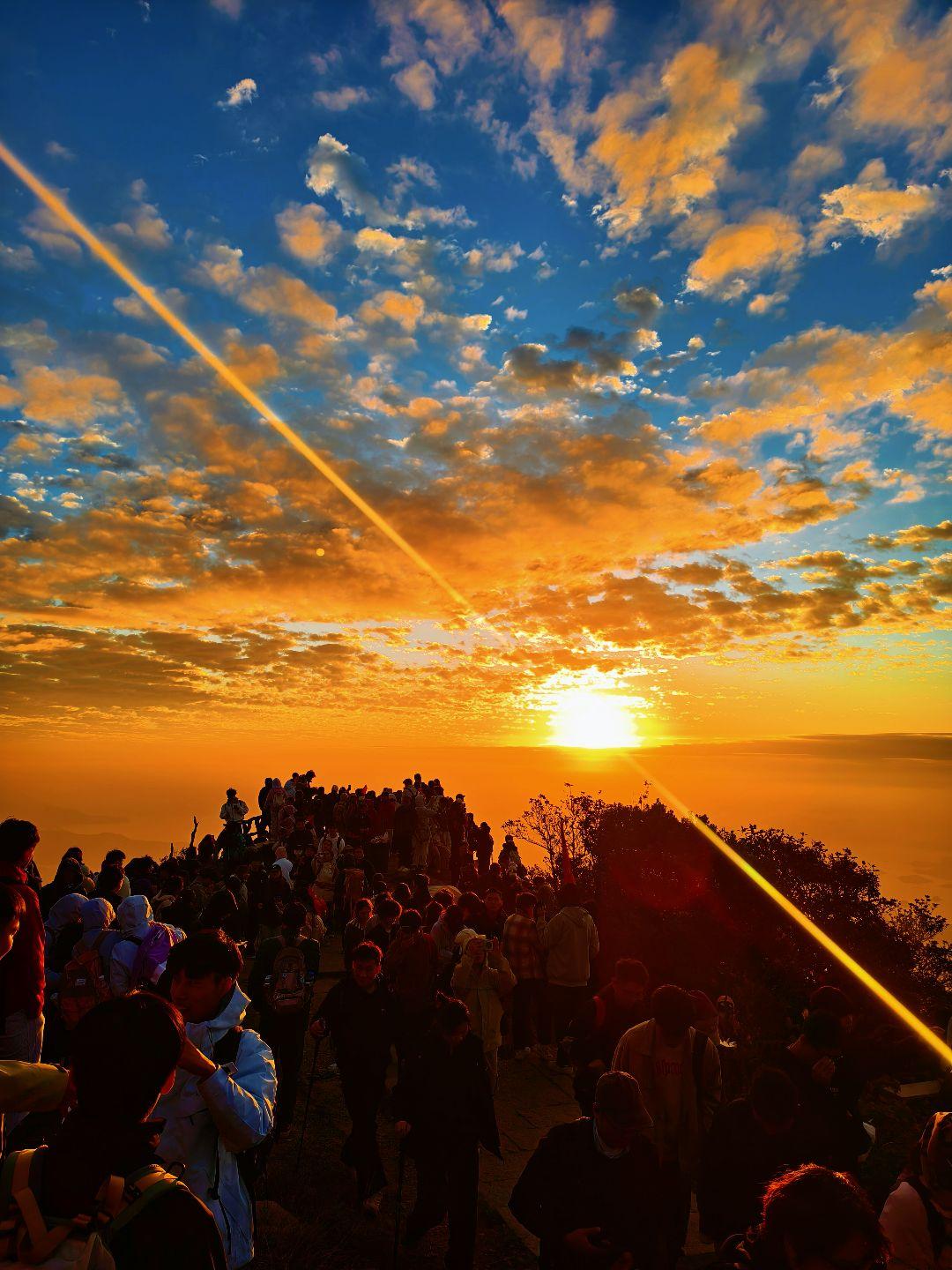 历经人生百态， 不问过往，只赴山海