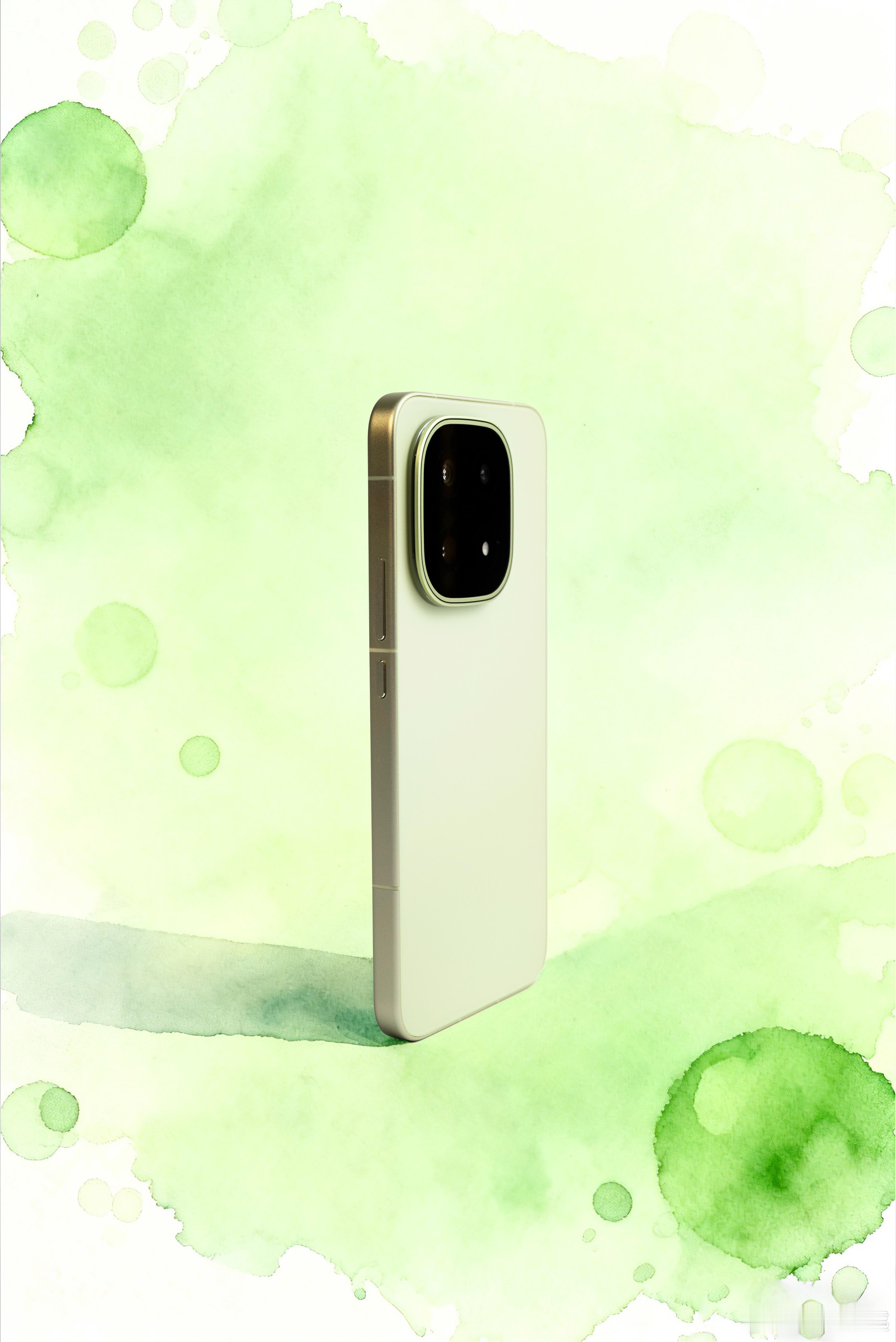 这代的iQOO15卖的非常好呀，我觉得主要还是因为定位非常准确，再加上这么多年的