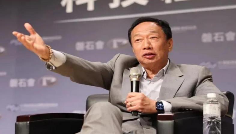 真把自己当盘菜了

摩拳擦掌，准备两度参加台湾地区领导人选举的郭台铭妄称，

“