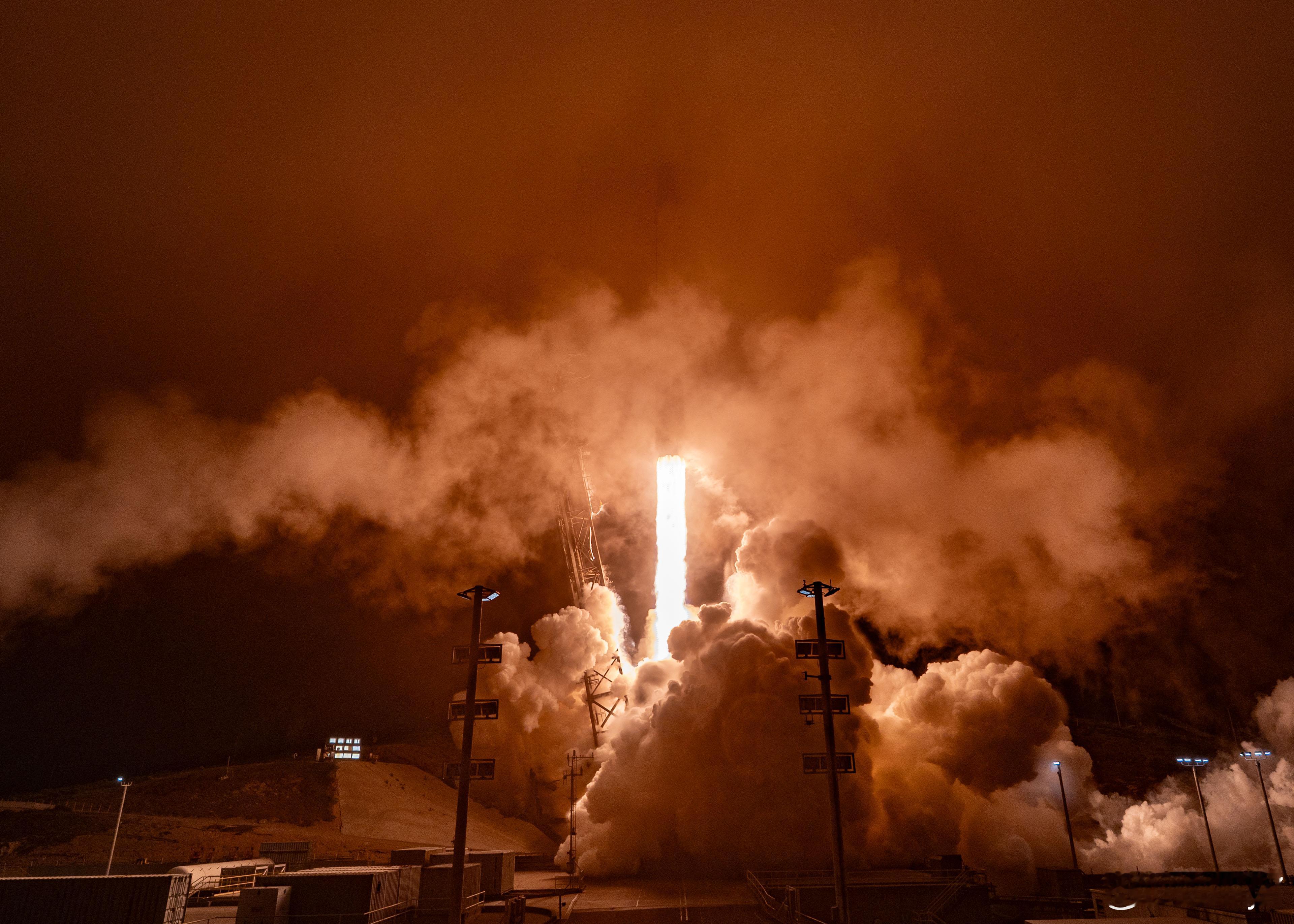 北京时间2026年8月19日12时1分，SpaceX从范登堡太空军基地SLC-4