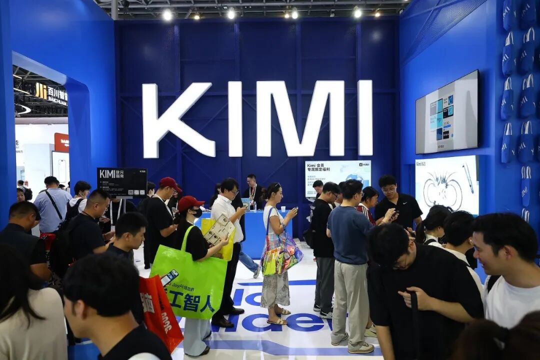 【KimiK3发布后被挤爆Kimi用户加价求购老账号】自7月17日发布以来，Ki